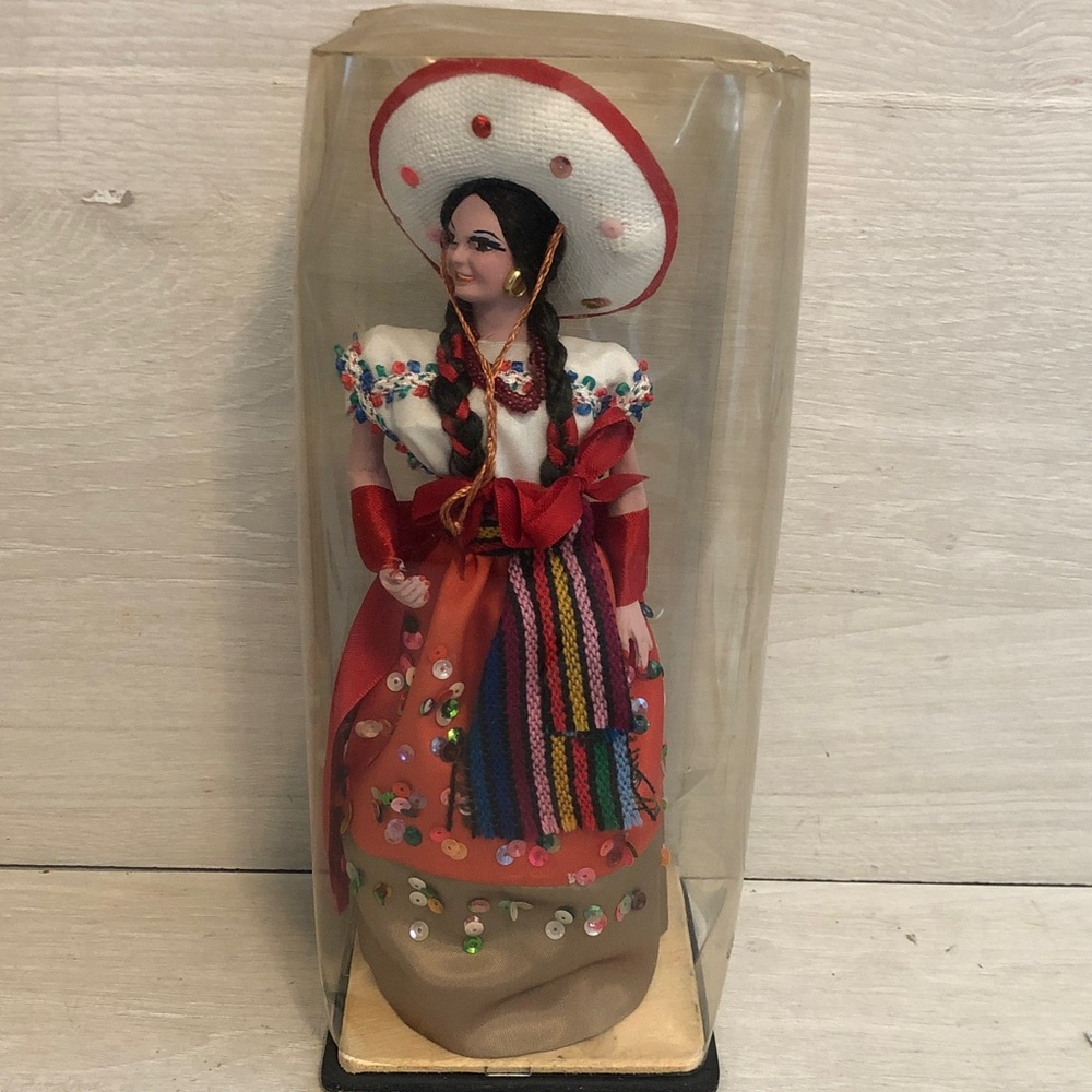 Vintage Mexican China Poblana Señorita Doll still in box Estate Sale Find Read